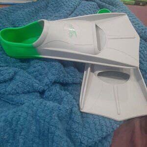 Speedo Swim Training Fins Gray & Green Size 5-6 USA Lightweight Durable Design